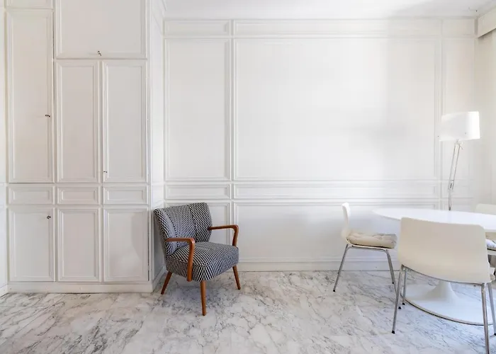 Apartament White In