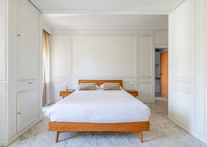 White In Apartament